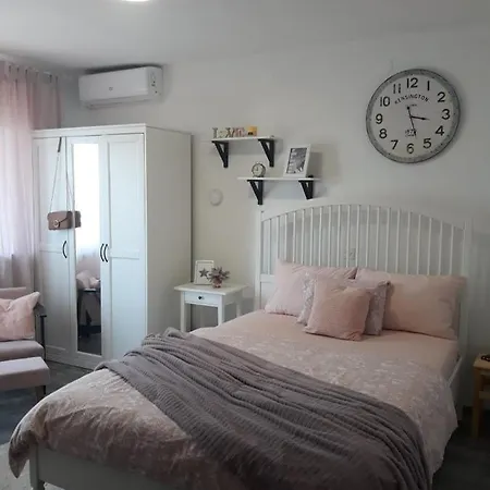 招待所 Vesna 茨里克韦尼察